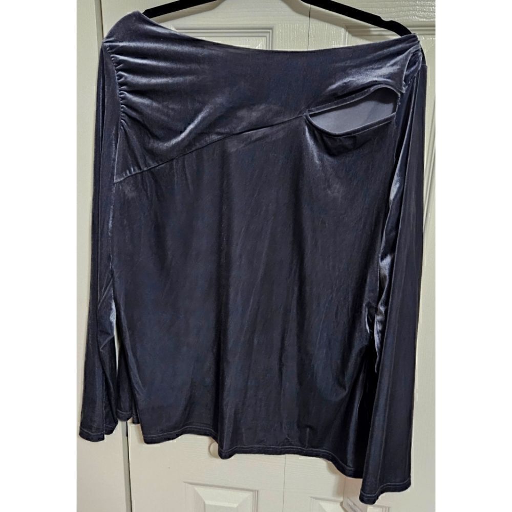 Women's Velvet Cutout Shoulder Top/New With Tags/Never Worn/Size 1X